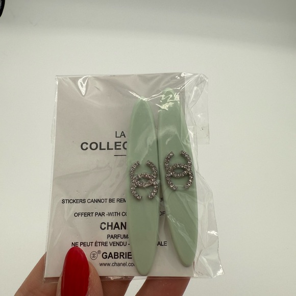 Chanel Beauty Mint Green Hair Clips - Picture 1 of 3